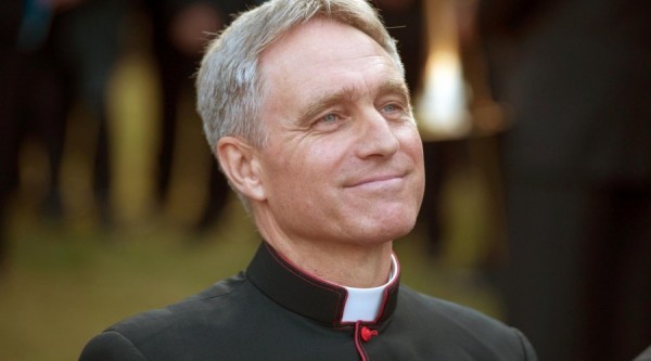 Georg Gänswein, que vai acompanhar Ratzinger em seu retiro