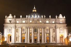 Basílica de São Pedro: a pompa contrasta com a frugalidade franciscana