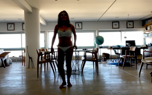 Maitê Proença posta VÍDEO dançando de biquíni na sala: “Pulando…
