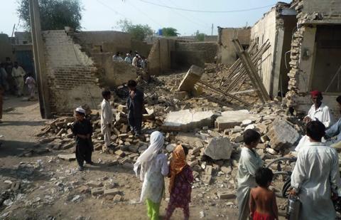 Consequência de um ataque de drones no Paquistão