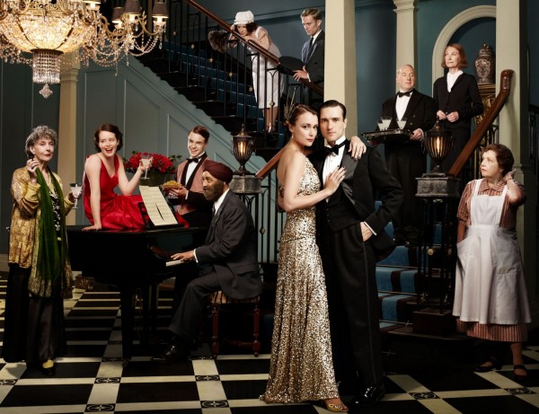A tentativa da BBC de criar uma série com a estatura de Downton Abbey fracassou. Upstairs Downstairs foi cancelada na segunda temporada.