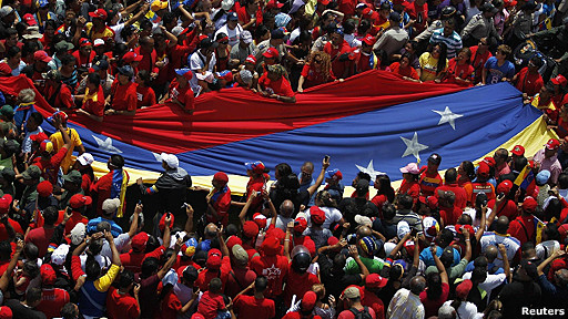 Os venezualanos se despedem de Chávez em Caracas