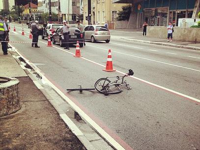 A bicicleta destruída de David dos Santos, na Paulista