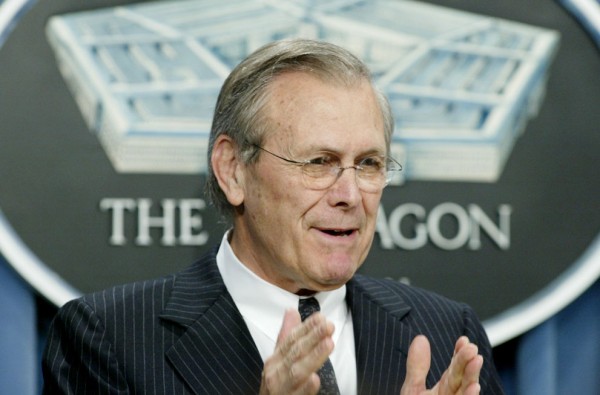 O então secretário de defesa Donald Rumsfeld