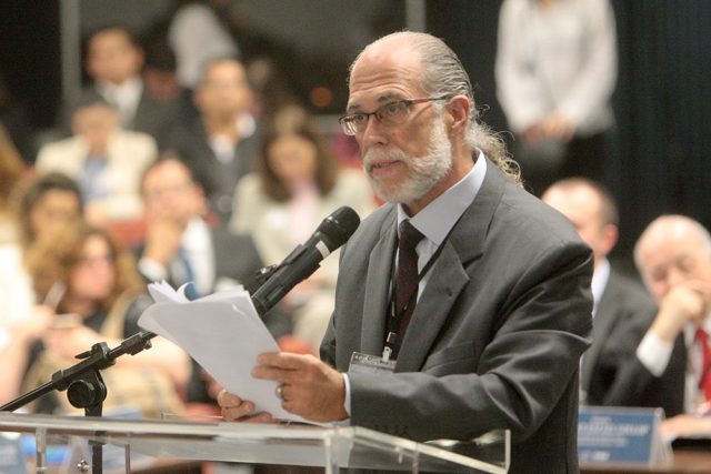 PUCCAMP demite professor que defendia direitos humanos