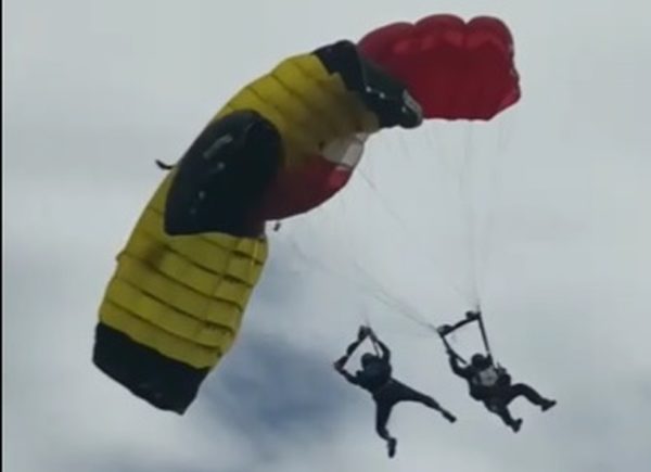 Vídeo mostra paraquedista caindo após paraquedas enrolar e não
