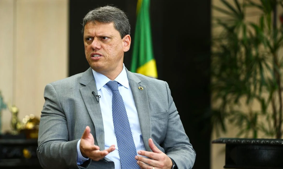 Filha de Bolsonaro é retirada de colégio militar após sofrer bullying -  Brasil 247
